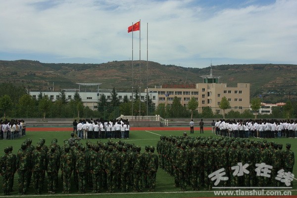10、升國旗.jpg