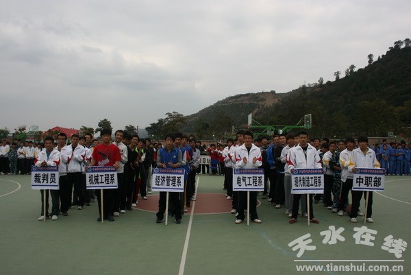 8、精神飽滿的參賽隊(duì)伍.jpg