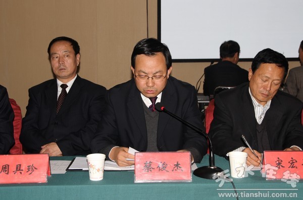 政協(xié)閉幕大會(huì)1 006.jpg