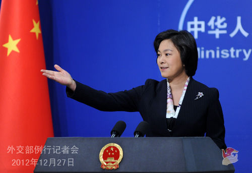 2012年12月27日,外交部發(fā)言人華春瑩主持例行記者會。 2012年12月27日,外交部發(fā)言人華春瑩主持例行記者會。