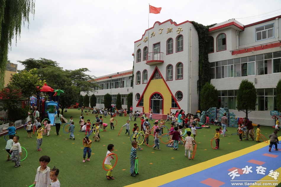 清水縣第一幼兒園的小朋友正在戶外活動.jpg