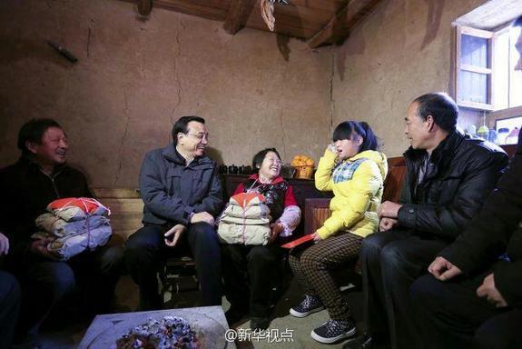 李克強與山村留守兒童父親通話囑平安