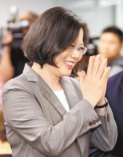 資料圖:國(guó)臺(tái)辦認(rèn)為,民進(jìn)黨主席蔡英文的表態(tài)為張志軍首次訪臺(tái)營(yíng)造了友善氛圍。