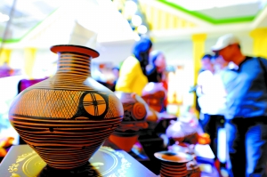 Ĳ(hu)չʾľ(bo)ϯӛ Ꮚ(qing) z