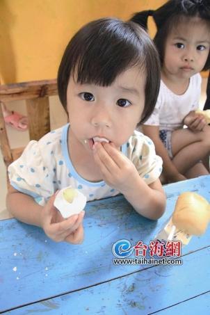 朱镕基捐稿費(fèi)設(shè)基金會(huì) 為900多學(xué)生提供營養(yǎng)餐