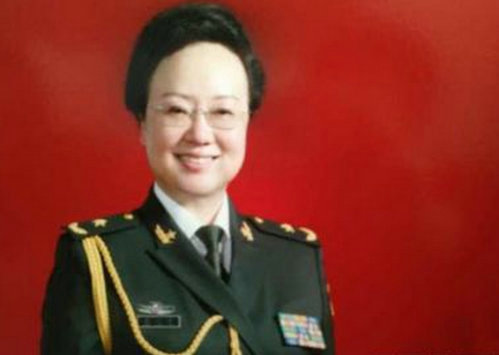 解放軍信息工程大學(xué)副政委、紀(jì)委書記高小燕少將,因涉嫌受賄被軍隊(duì)檢察部門帶走,成為十八大高壓反腐以來首個(gè)因貪腐落馬的女將軍。