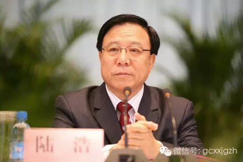專門委員會的組成人員,除了相關(guān)領(lǐng)域里的專家學(xué)者,還有工作經(jīng)驗豐富的官員。曾主政一方的地方大員們,熟悉國情、民情,洞悉中國社會經(jīng)濟(jì)發(fā)展中的深層次問題,就成為專門委員會的重要來源。