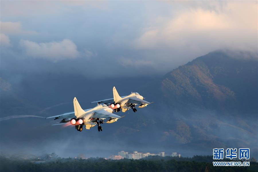 (新華全媒頭條·圖文互動(dòng))(2)沿著中國(guó)特色強(qiáng)軍之路闊步前進(jìn)——黨中央、中央軍委領(lǐng)導(dǎo)推進(jìn)國(guó)防和軍隊(duì)建設(shè)70年紀(jì)實(shí)