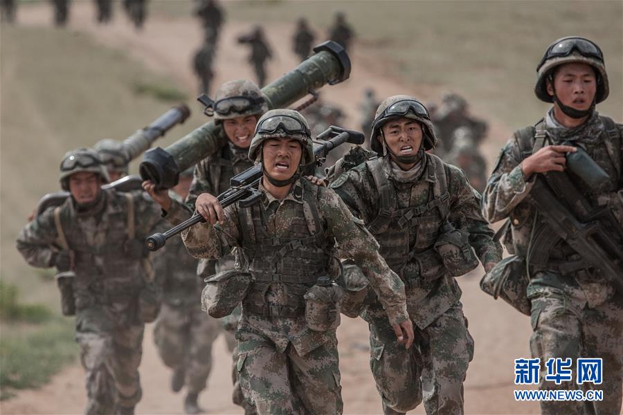 (新華全媒頭條·圖文互動(dòng))(13)沿著中國(guó)特色強(qiáng)軍之路闊步前進(jìn)——黨中央、中央軍委領(lǐng)導(dǎo)推進(jìn)國(guó)防和軍隊(duì)建設(shè)70年紀(jì)實(shí)