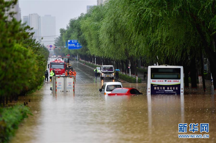 (社會(huì))(2)青海西寧:強(qiáng)降水引發(fā)城市積水